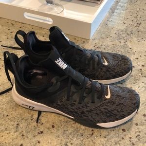 Nike Elite TR tennis shoes